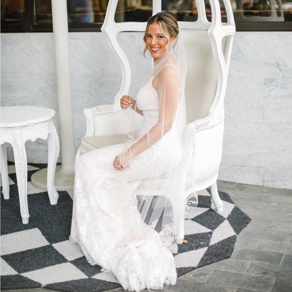 Beloved Kora Wedding dress by casa blanca - Picture 3 of 10
